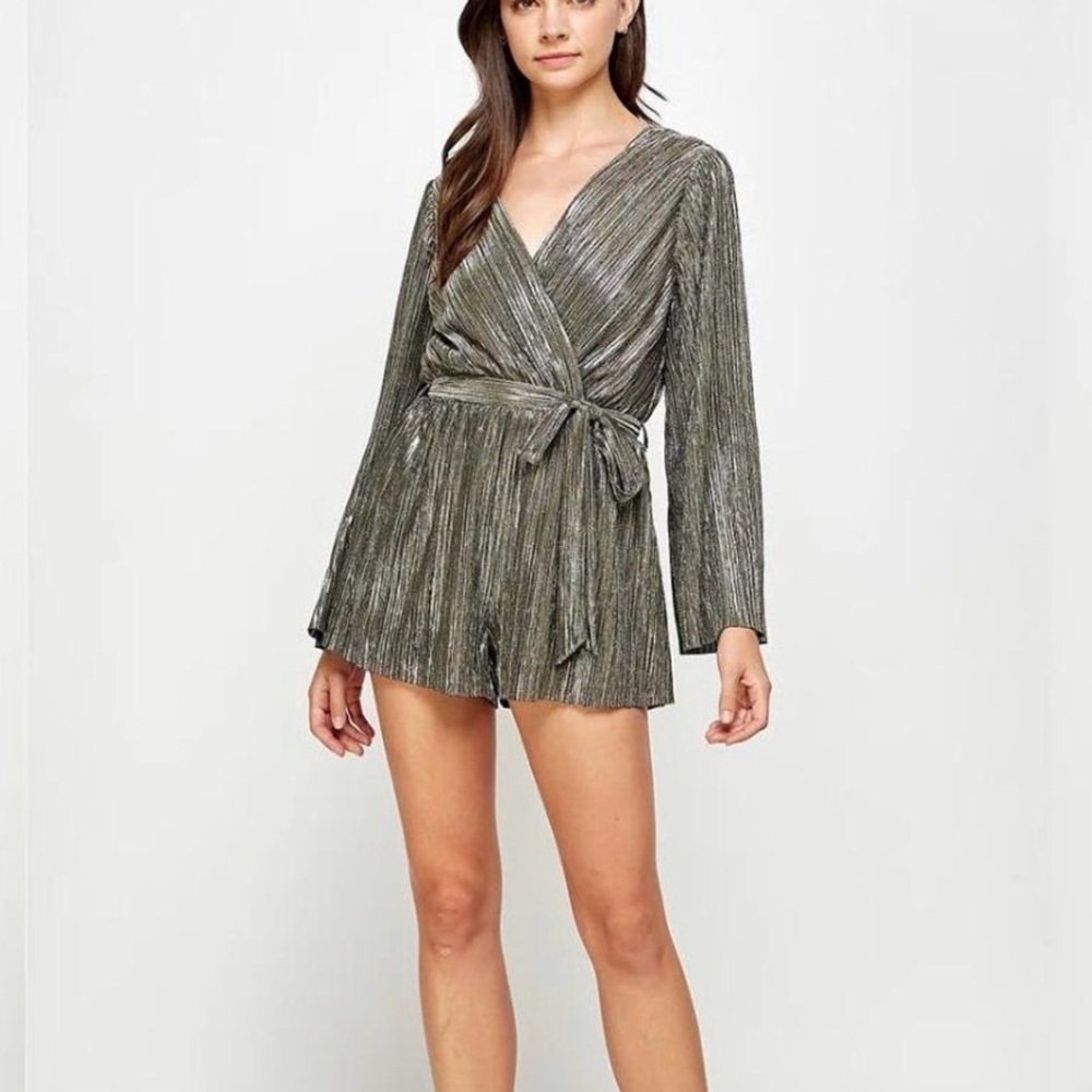 Metallic Long Sleeve Romper- Lulus- NWOT